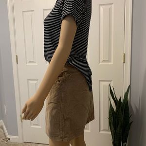 This is a great pick for a fall skirt! Size 6